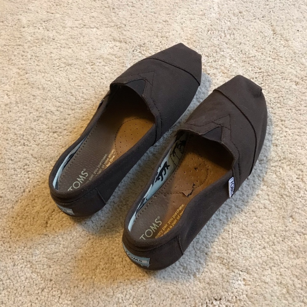 Preowned Women’s Toms, Size 6